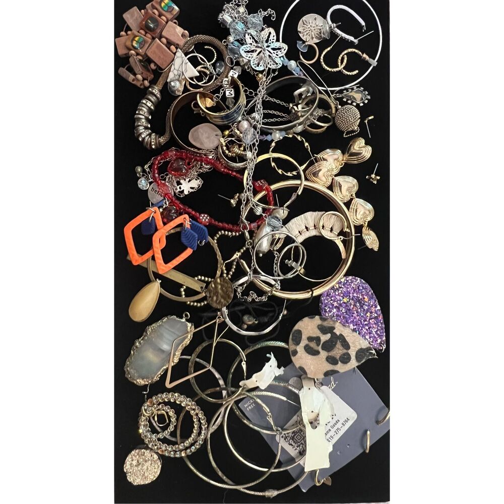 Lot of misfit jewelry